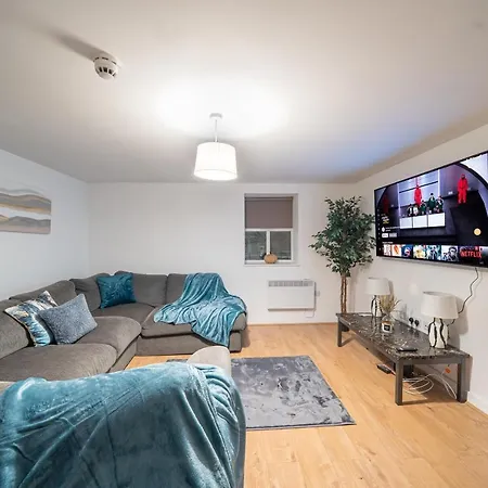 公寓 Cozy 2-bedroom Ground-floor Near Kirkstall Shopping Centre 利兹