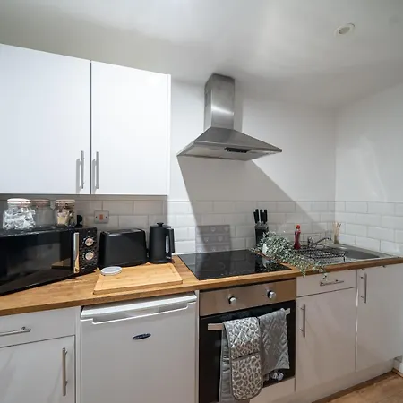 公寓 Cozy 2-bedroom Ground-floor Near Kirkstall Shopping Centre *