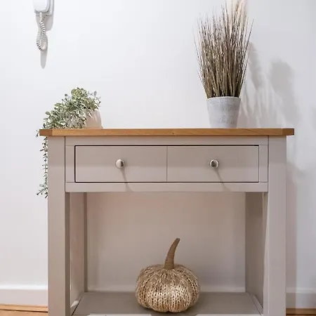 Cozy 2-bedroom Ground-floor Near Kirkstall Shopping Centre 公寓 *