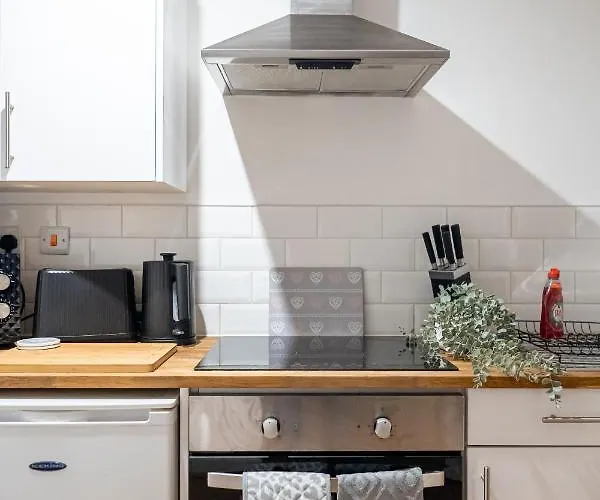 Cozy 2-bedroom Ground-floor Near Kirkstall Shopping Centre Διαμέρισμα