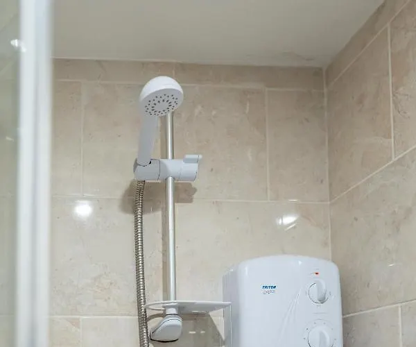 Διαμέρισμα Cozy 2-bedroom Ground-floor Near Kirkstall Shopping Centre *