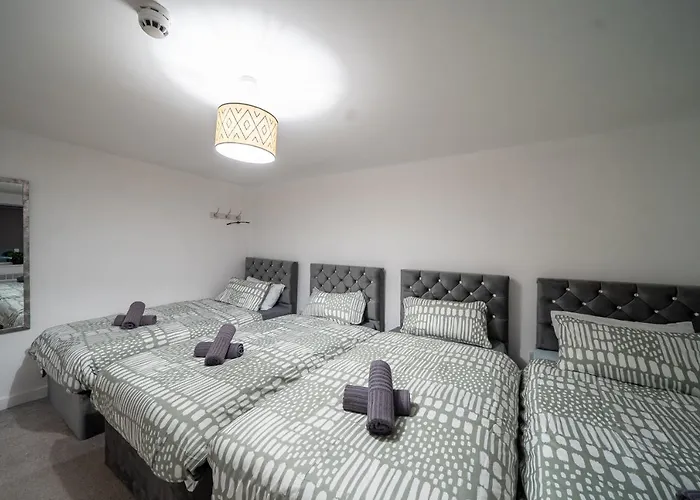 Cozy 2-bedroom Ground-floor Near Kirkstall Shopping Centre