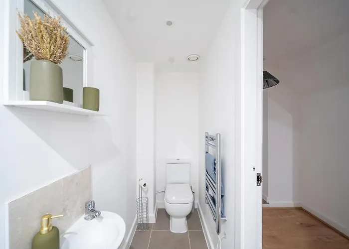 Cozy 2-bedroom Ground-floor Near Kirkstall Shopping Centre Διαμέρισμα Λιντς