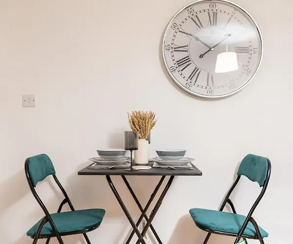 公寓 Cozy 2-bedroom Ground-floor Near Kirkstall Shopping Centre *