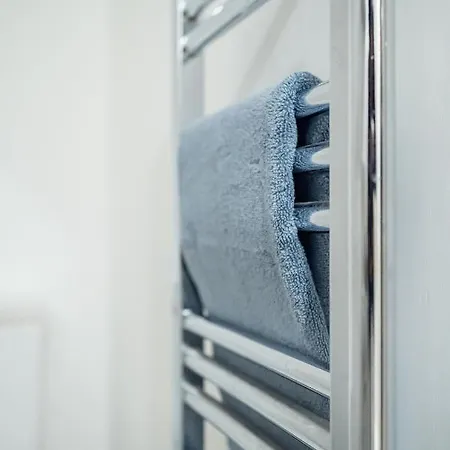 Cozy 2-bedroom Ground-floor Near Kirkstall Shopping Centre