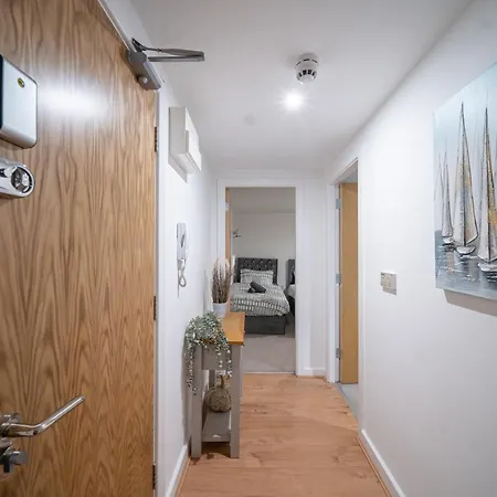 Cozy 2-bedroom Ground-floor Near Kirkstall Shopping Centre Lägenhet *