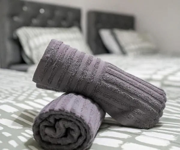 Cozy 2-bedroom Ground-floor Near Kirkstall Shopping Centre Apartment Leeds (West Yorkshire)