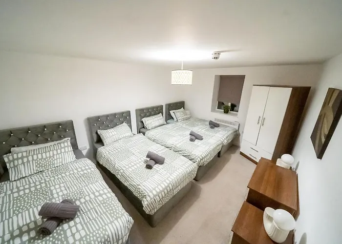 Apartment Cozy 2-bedroom Ground-floor Near Kirkstall Shopping Centre