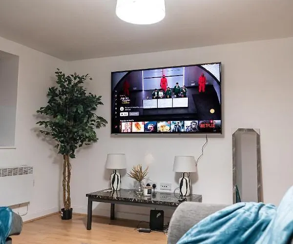 Cozy 2-bedroom Ground-floor Near Kirkstall Shopping Centre Apartment Leeds (West Yorkshire)