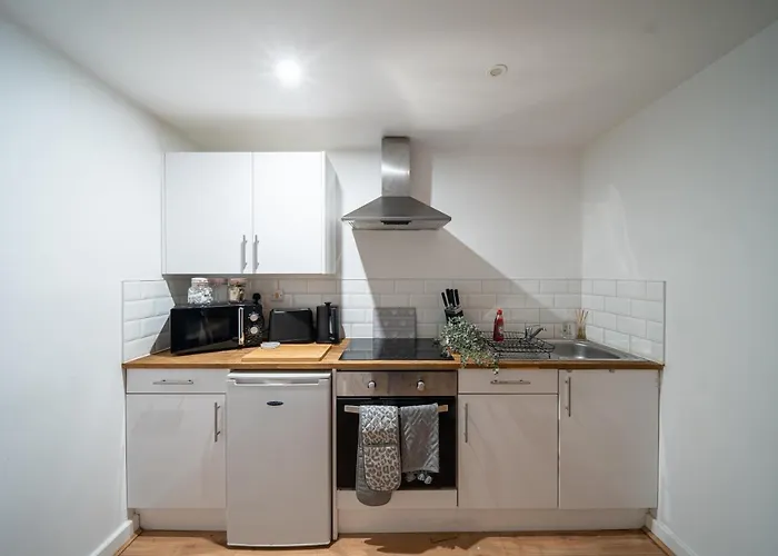 Cozy 2-bedroom Ground-floor Near Kirkstall Shopping Centre Apartment Leeds (West Yorkshire)